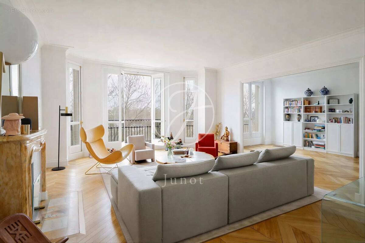 Appartement à PARIS-7E