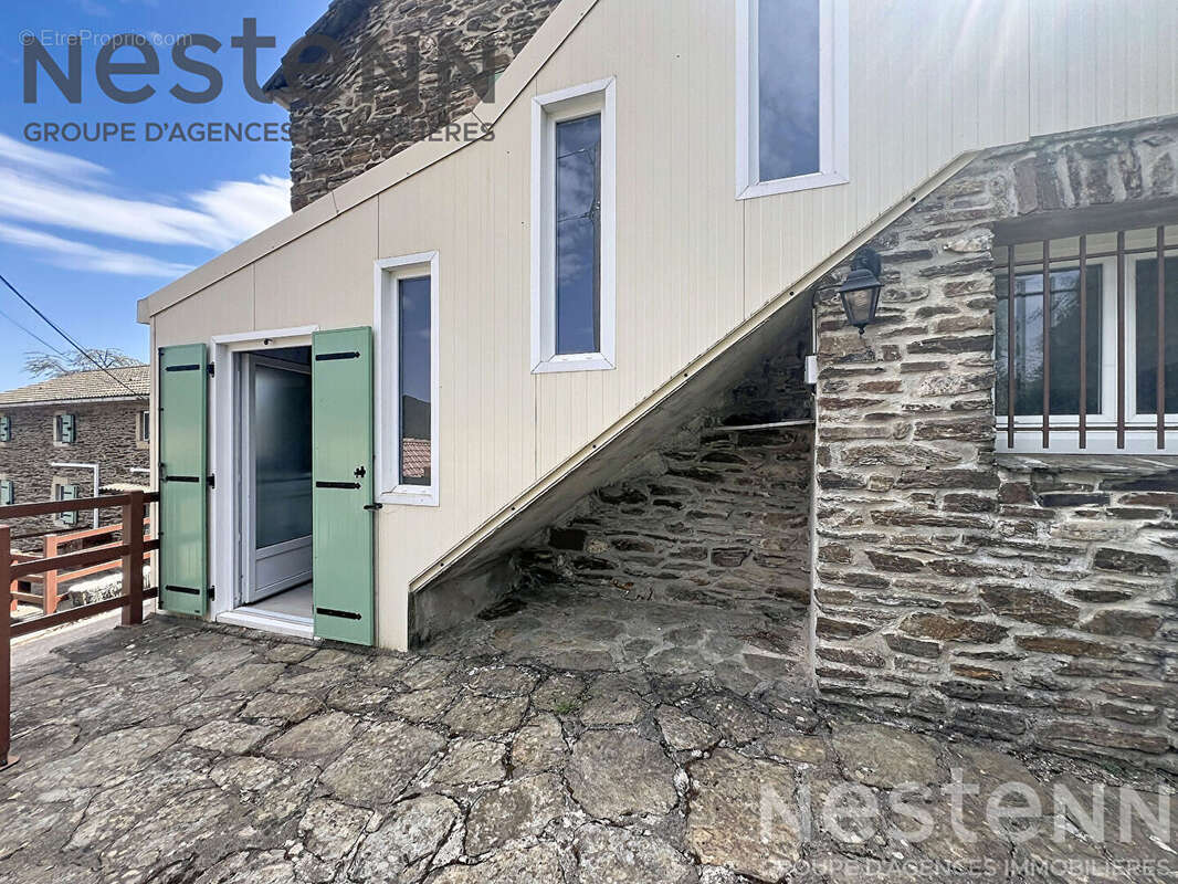 Maison à LE COLLET-DE-DEZE