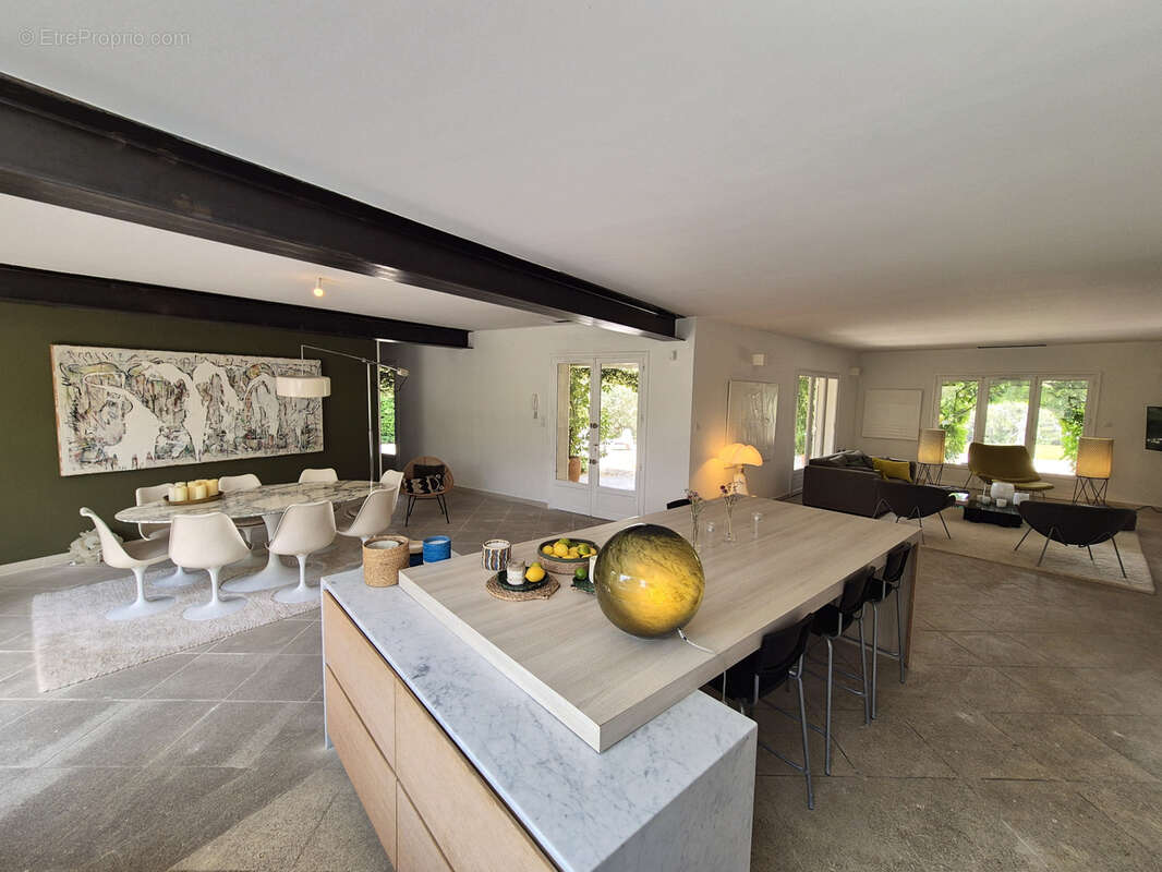 Maison à SAINT-PIERRE-DE-VASSOLS