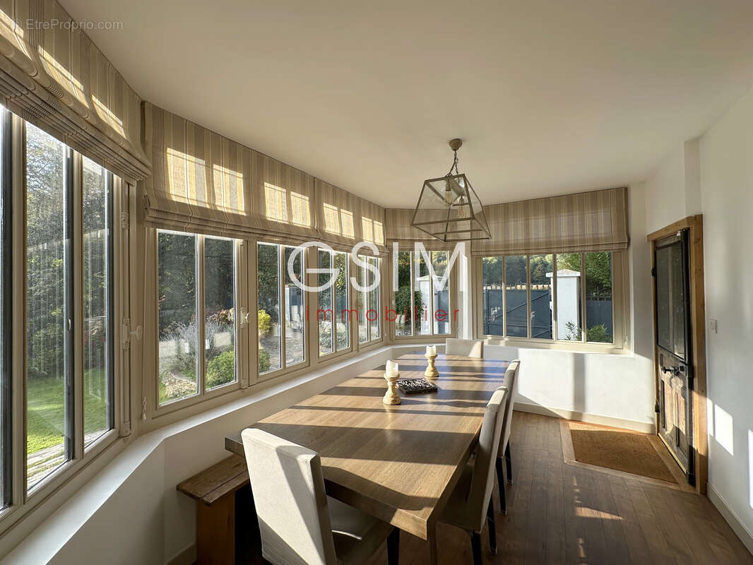 Maison à VILLE-D&#039;AVRAY