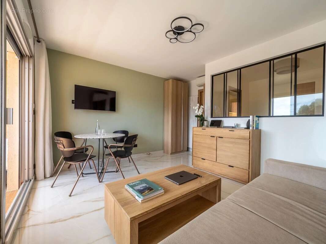 Appartement à VALLAURIS