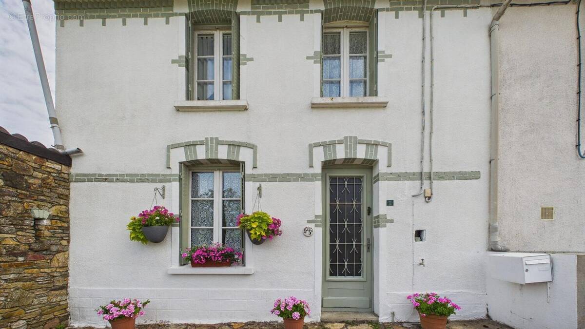 Photo 1 - Maison à BUSSIERE-POITEVINE