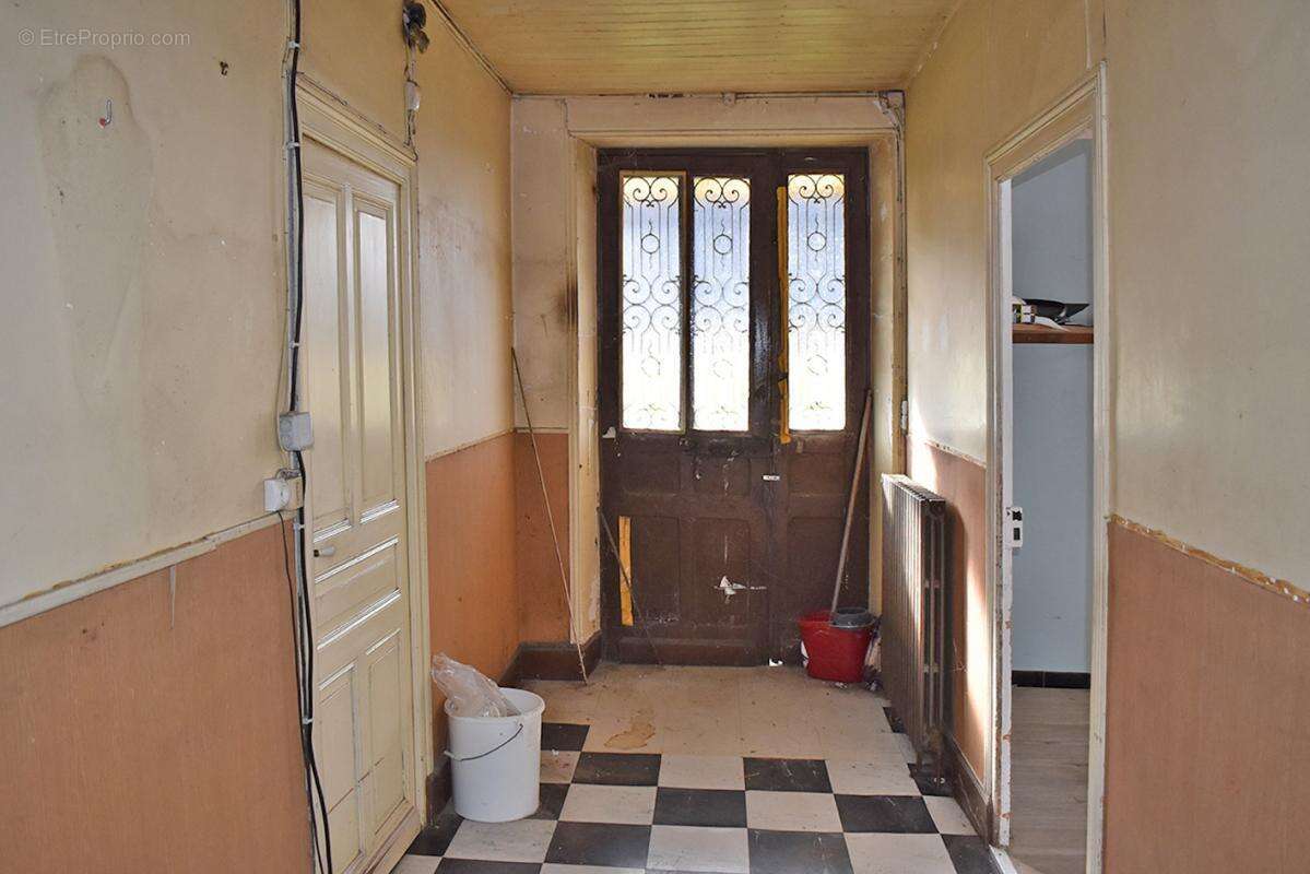 Maison à LA CHAPELLE-AUBAREIL