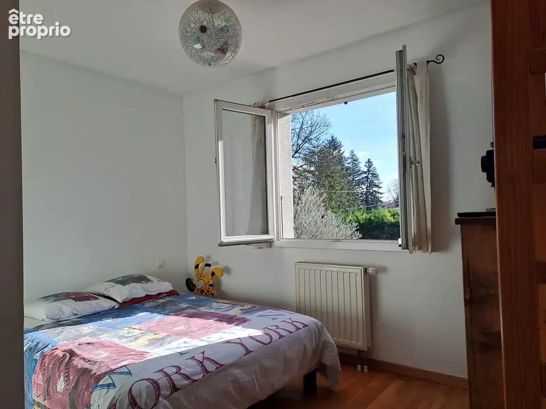 Maison familiale à Sathonay Village sur une parcelle de 1300m2 ! - photo 6