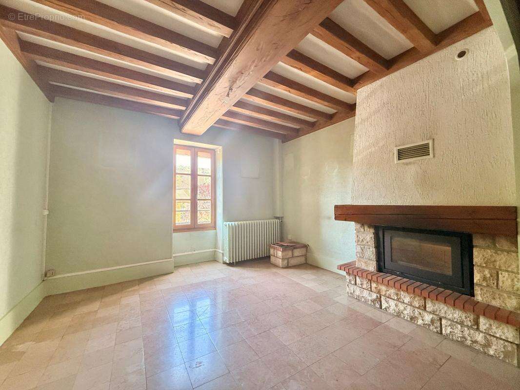 Maison avec 3 chambres et 2 garages sur un terrain de 742m² - photo 8