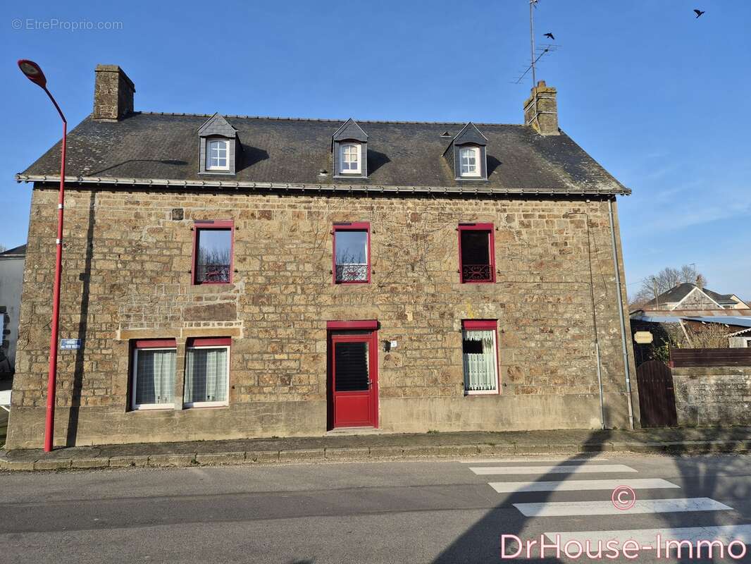 Maison à AMBRIERES-LES-VALLEES