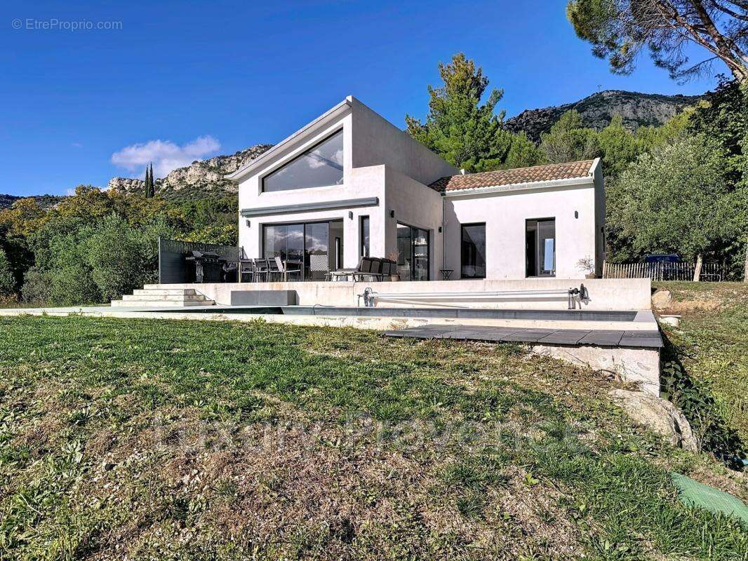 Maison à VAUVENARGUES