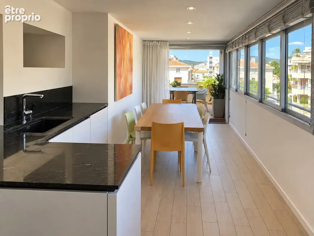 Exceptionnel appartement en dernier etage au coeur du centre-ville hyerois - photo 4