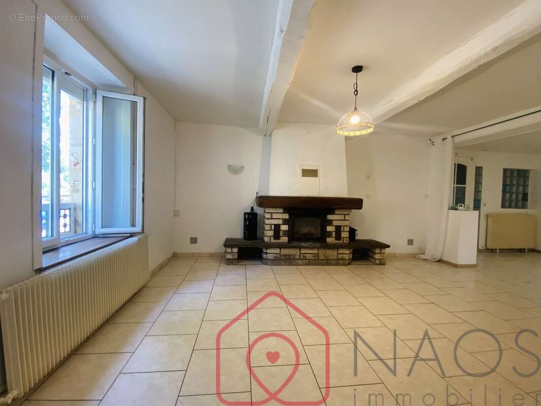Maison de caractère en pierre de 191 m² - photo 8