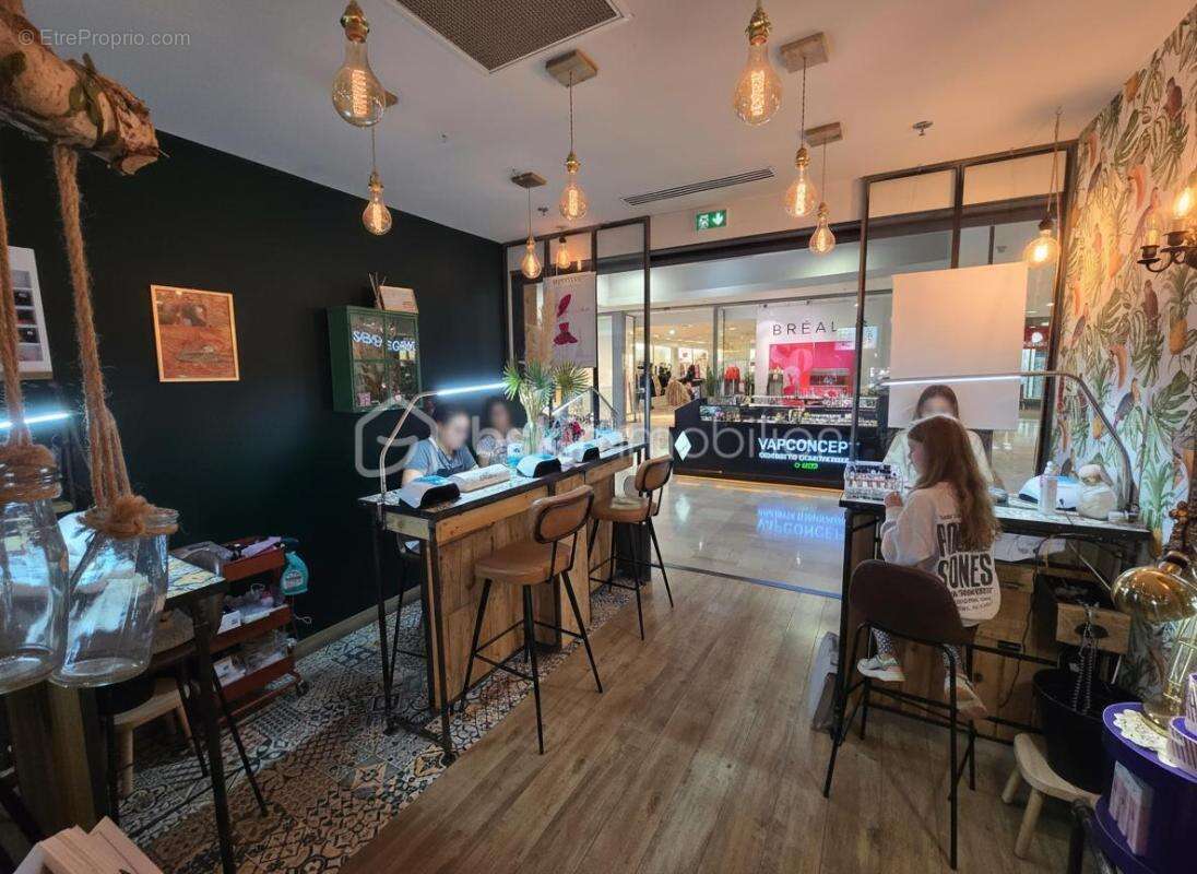 LOCAL COMMERCIAL TRES BIEN PLACÉ - Surface dédiée clientèle 33 m² – Galerie Marchande Cap Sud – AVIGNON - photo 2
