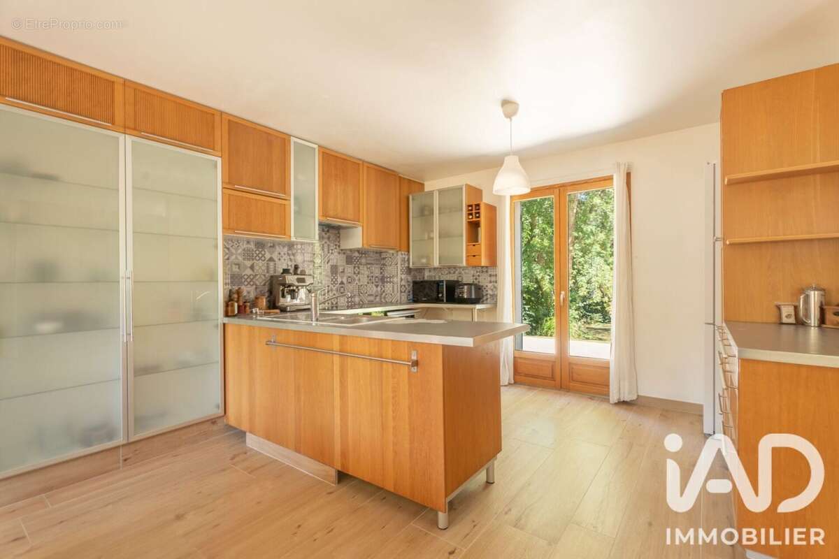 Maison 155 m² à Saint-Arnoult-En-Yvelines  - photo 6