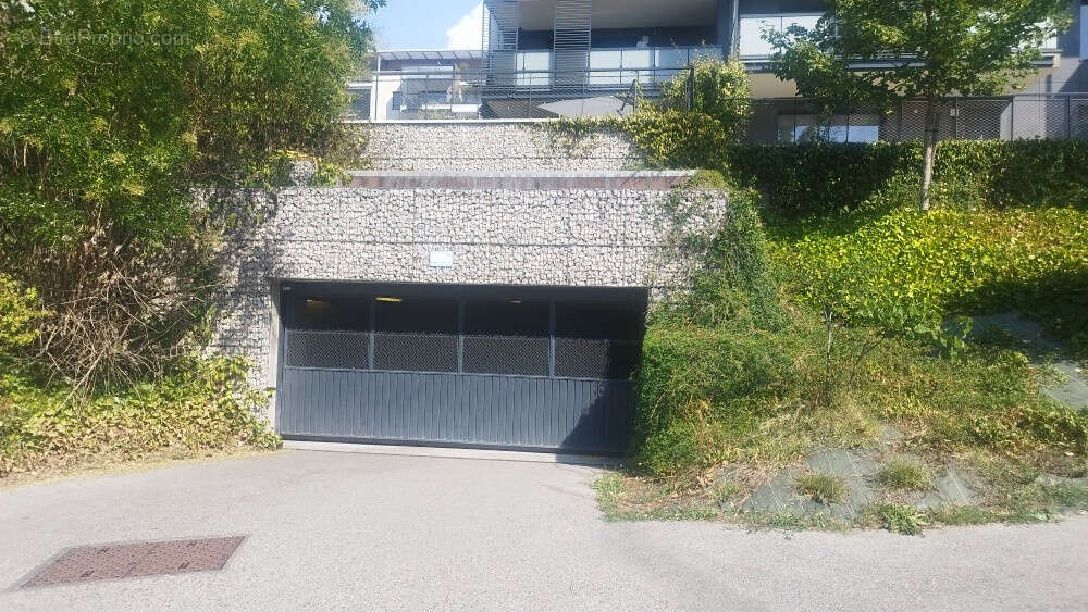 Face à Carrefour Annecy garage en sous sol sécurisé - photo 5