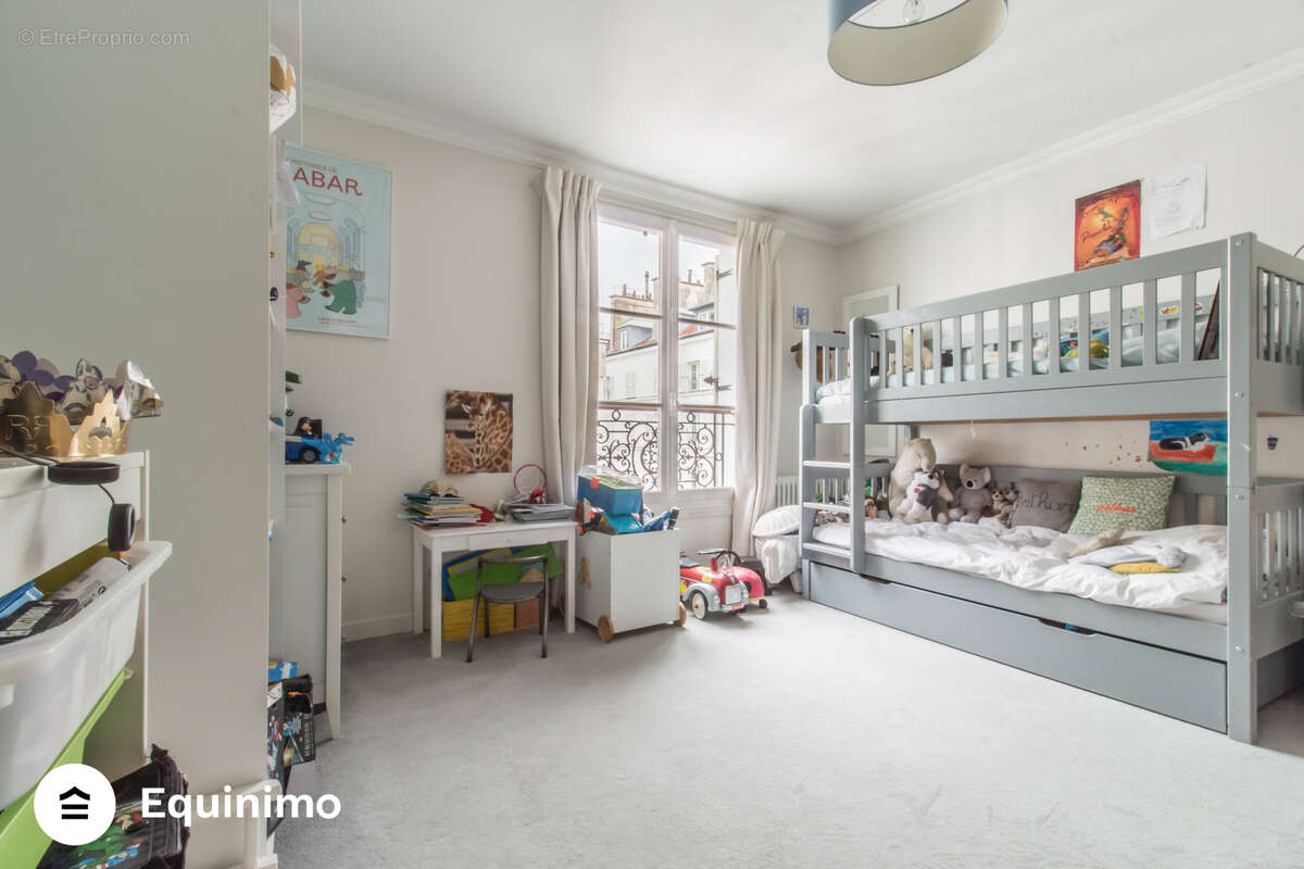 Appartement à PARIS-17E