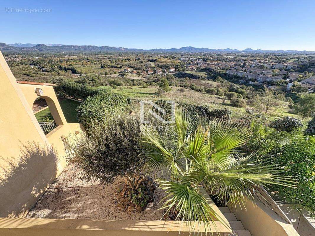 Maison à ROQUEBRUNE-SUR-ARGENS