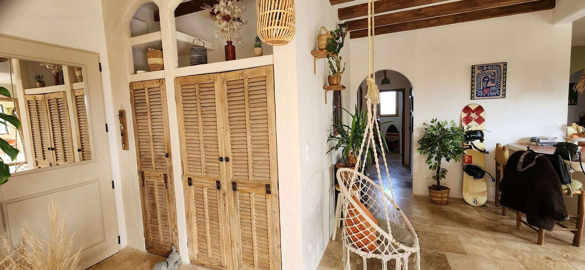 Maison à MONTOULIERS