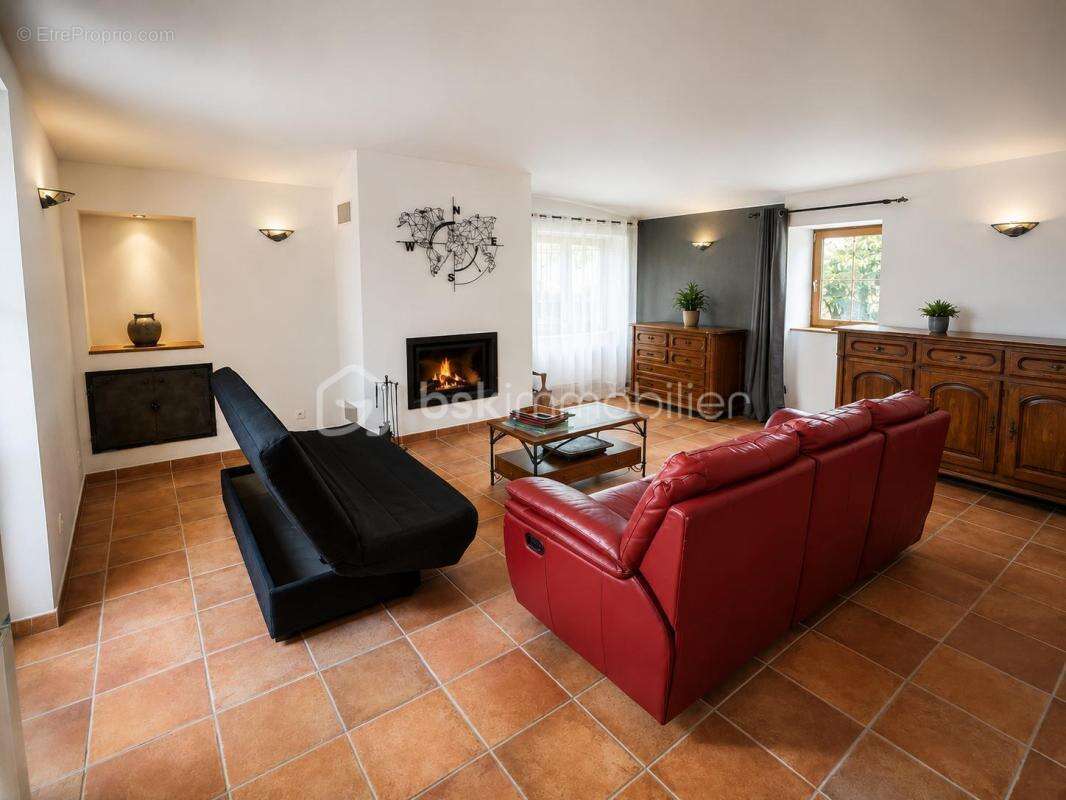 Maison en pierre de caractère – 182 m² – Beaux volumes & potentiel - photo 5