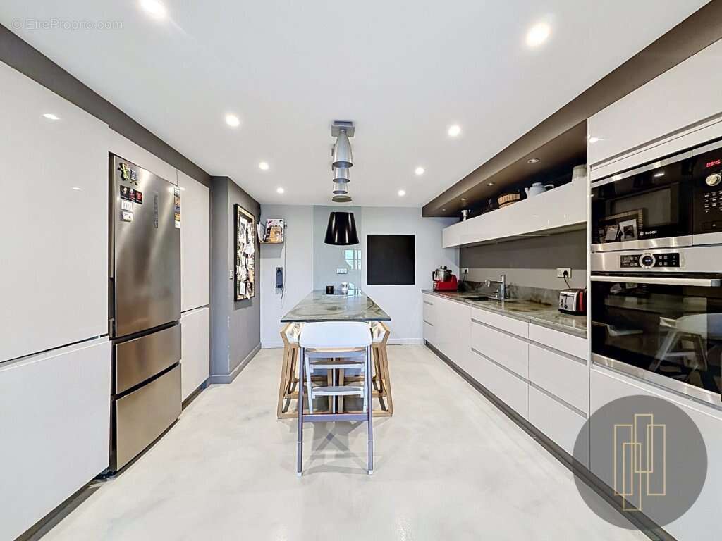 Exclusivité - Liergues Centre Bourg - Loft 5 chambres, 236 m² avec jardin et stationnements - photo 3