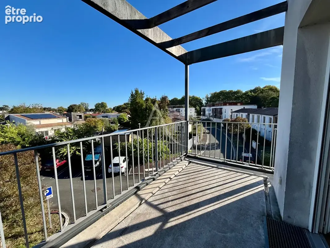 GRADIGNAN : Proche des commodités - Appartement T2 avec balcon et parking - photo 8