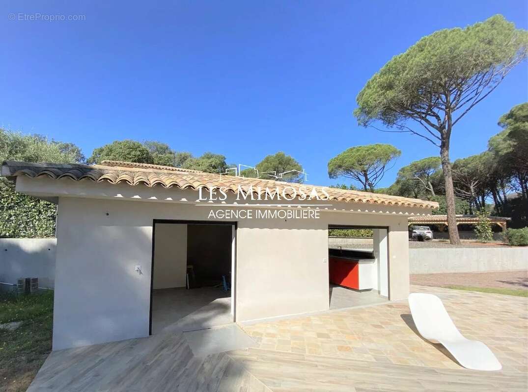 Maison à ROQUEBRUNE-SUR-ARGENS