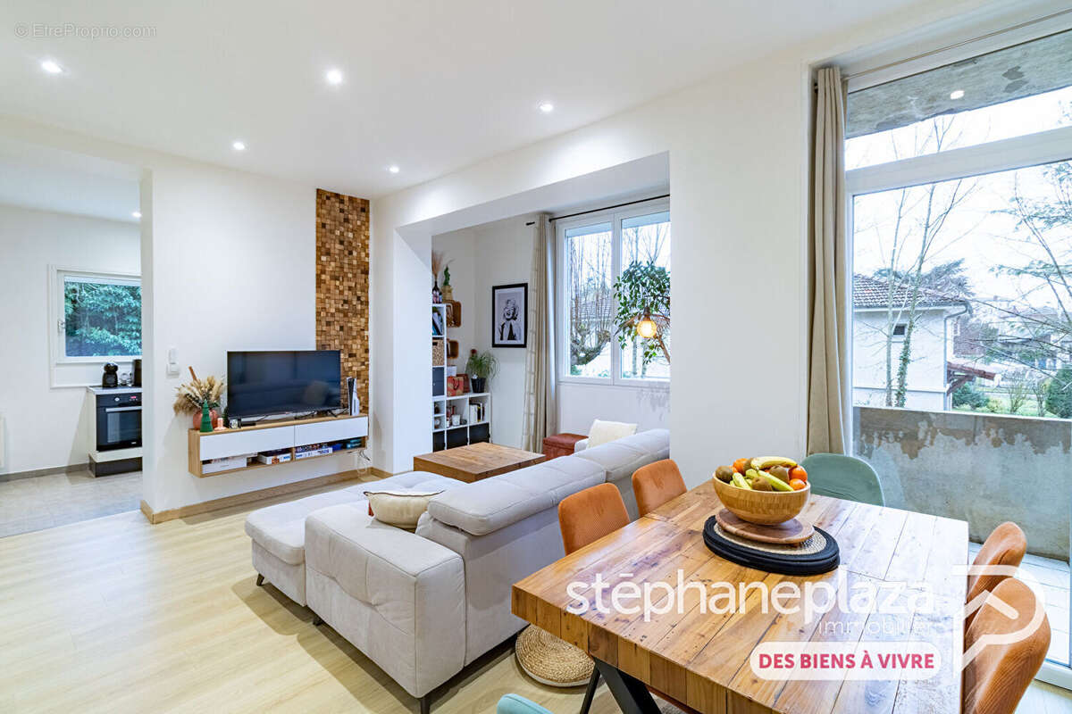 Appartement à CEYZERIAT