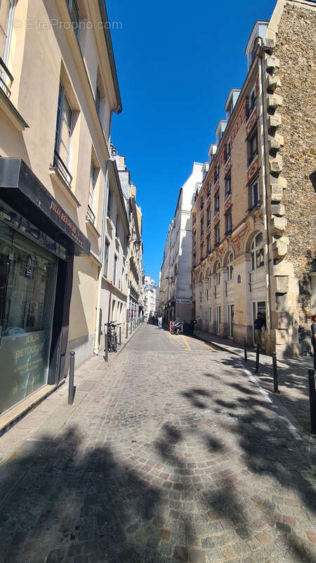 Commerce à PARIS-2E