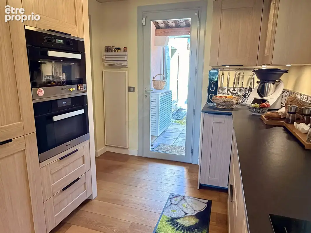 Élégante propriété avec villa principale, mazet en pierres et piscine - photo 32