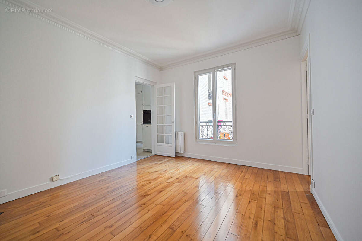 Appartement à PARIS-14E