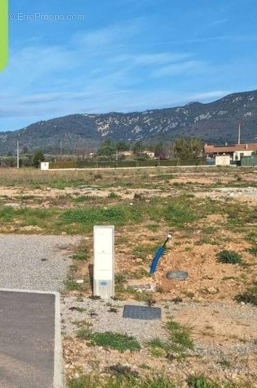 Terrain à VOLX