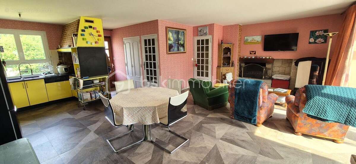 Maison à SAINT-GEORGES-BUTTAVENT