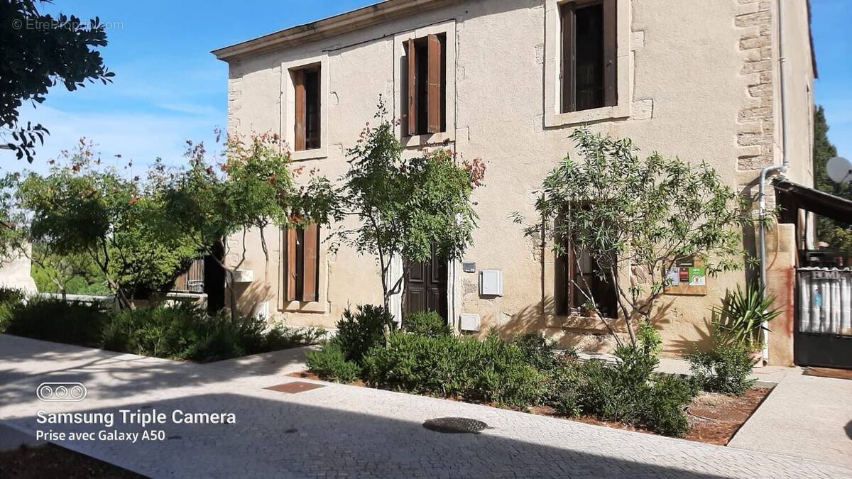 Appartement à VIC-LA-GARDIOLE