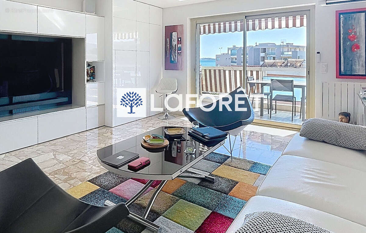 Cagnes sur mer - Superbe 2 pièces refait a neuf avec terrasse et vue mer - photo 4