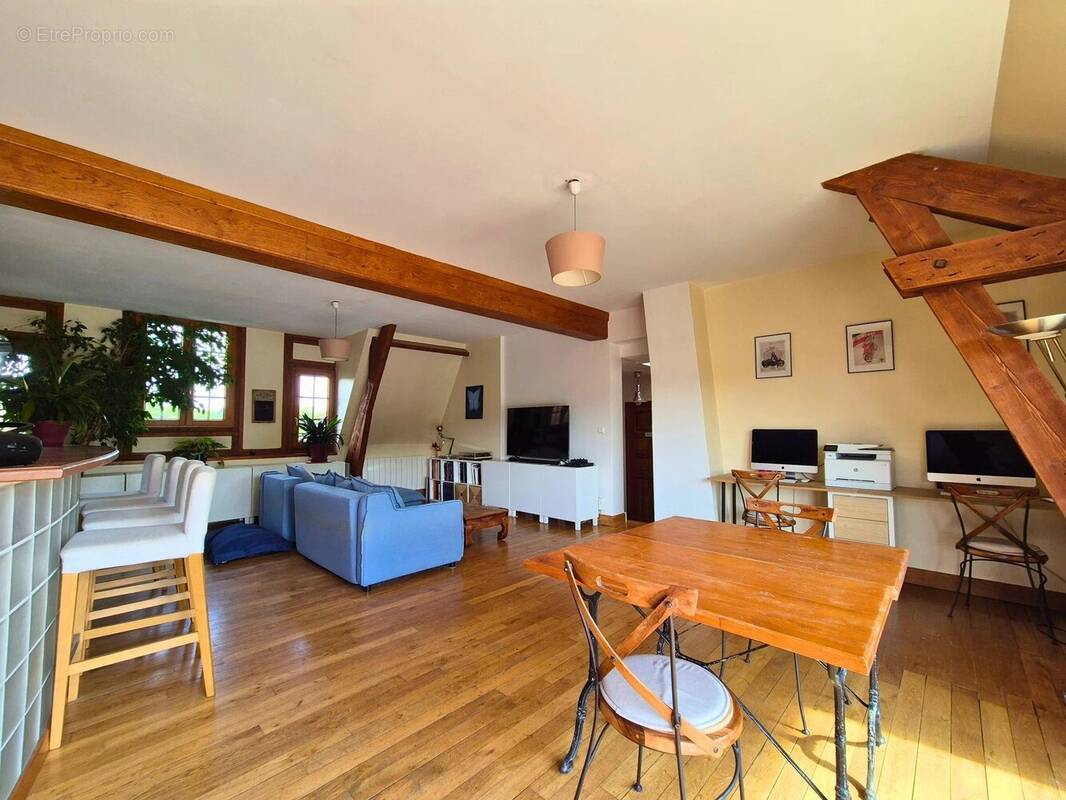 Appartement à HERICY