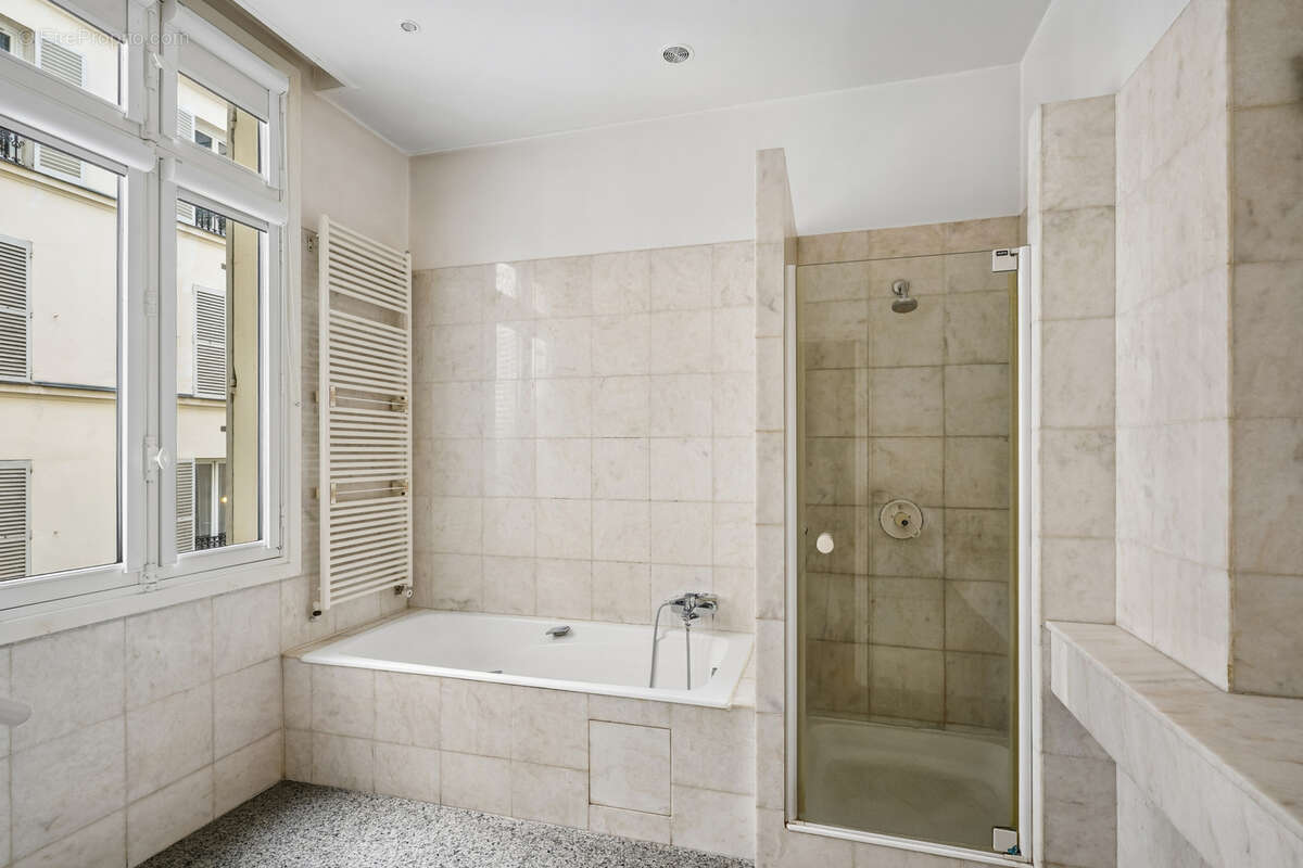Appartement à PARIS-7E