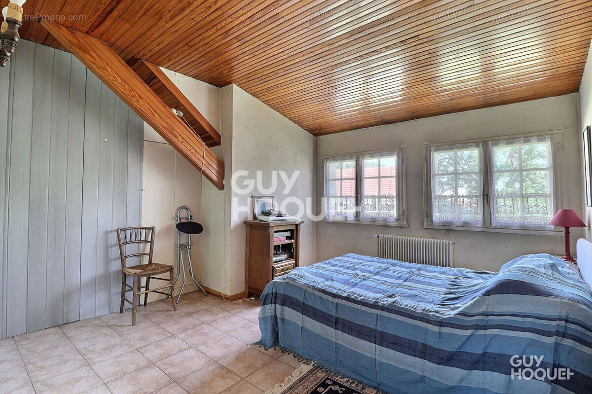 Maison à SAINTE-GENEVIEVE-DES-BOIS