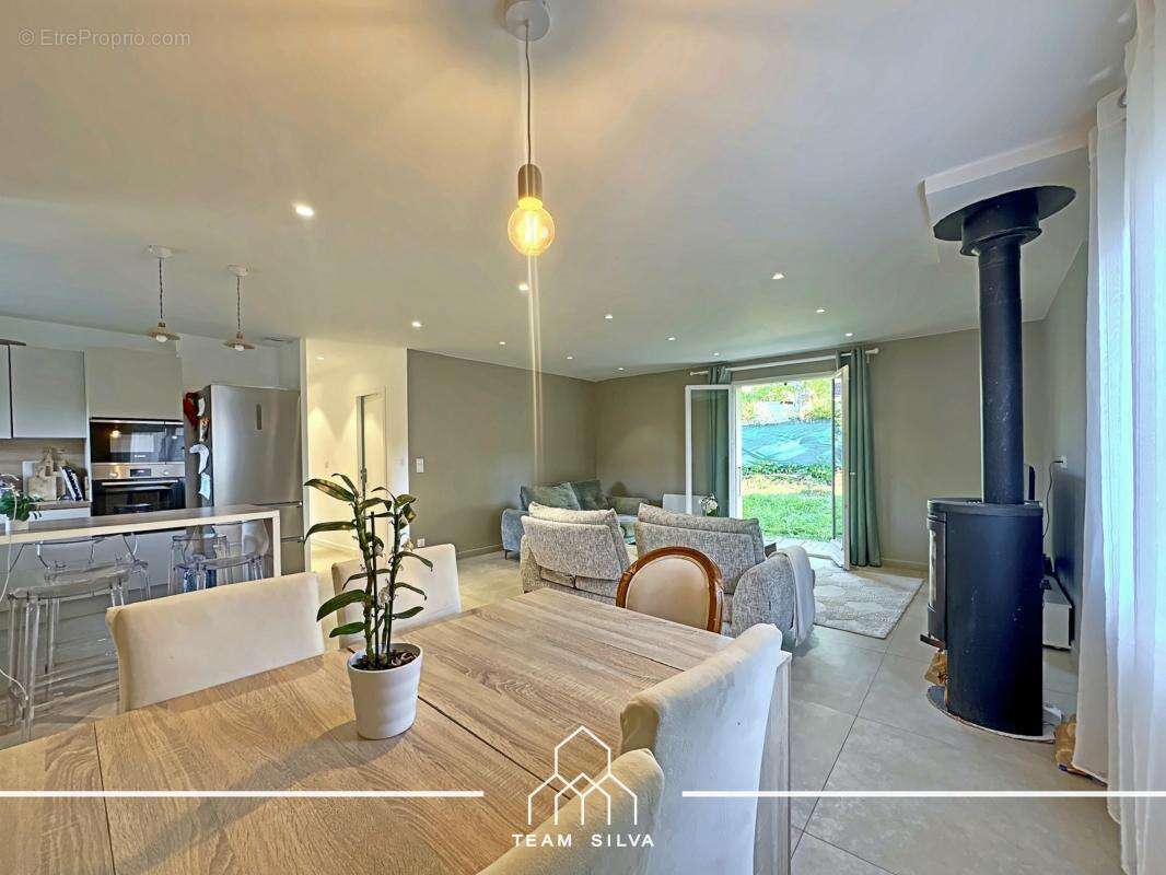 Maison à SAINT-GENIS-LAVAL