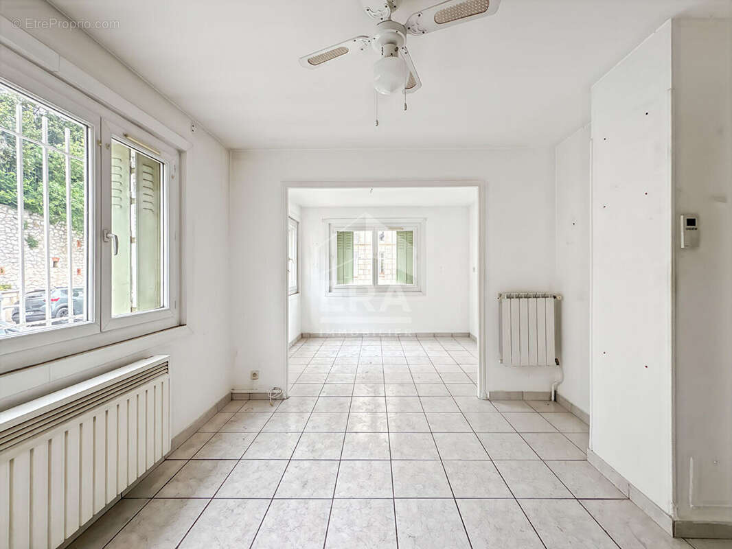 Appartement à MARSEILLE-4E