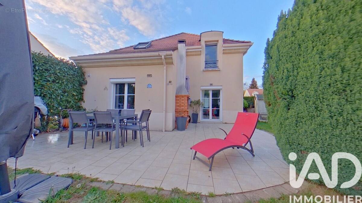 Photo 1 - Maison à LIEUSAINT