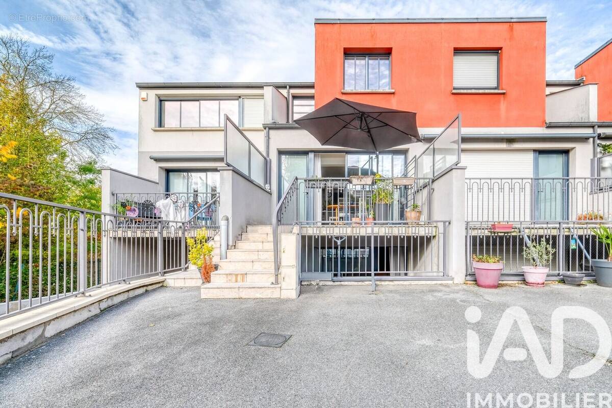 Photo 1 - Maison à CHAMPS-SUR-MARNE