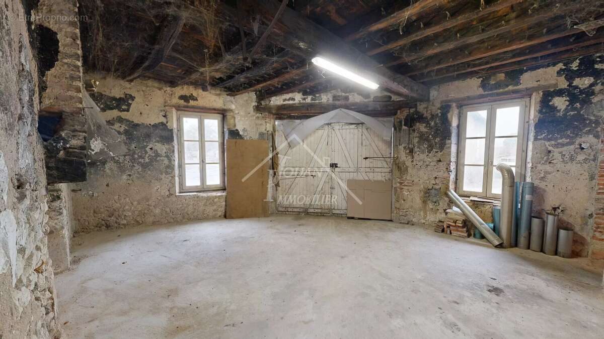 Maison à AGONGES