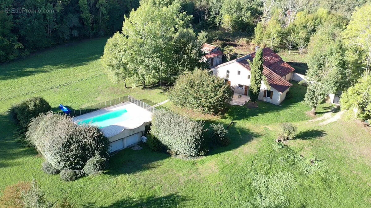 Maison à CREYSSENSAC-ET-PISSOT