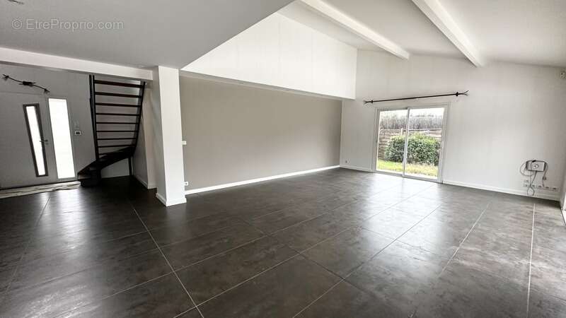 Maison à SAINT-JEAN-D'ILLAC