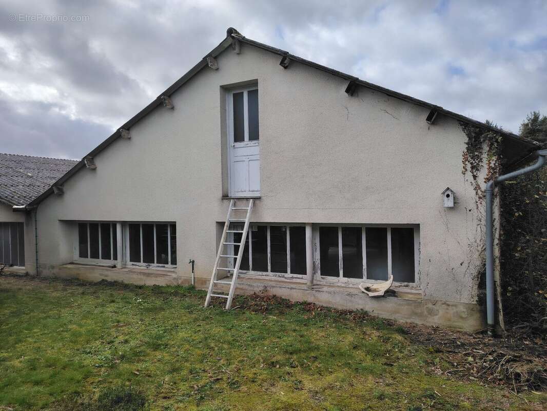 Commerce à BUSSIERE-DUNOISE