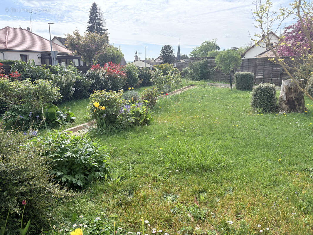 Maison à FONTAINE-LA-GUYON