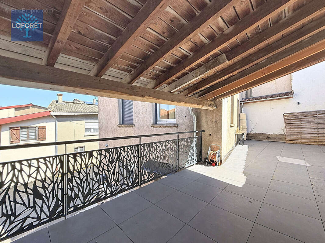 Maison de ville rénovée de 111 m2 - photo 3