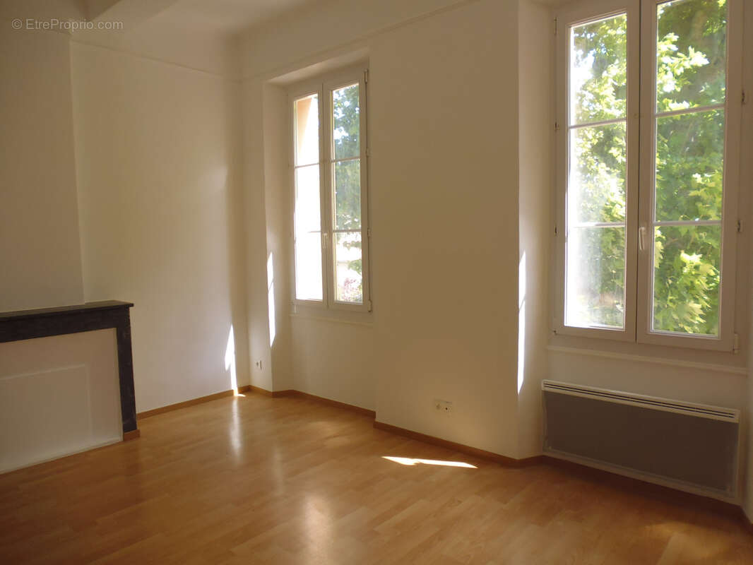 Appartement à SOLLIES-PONT