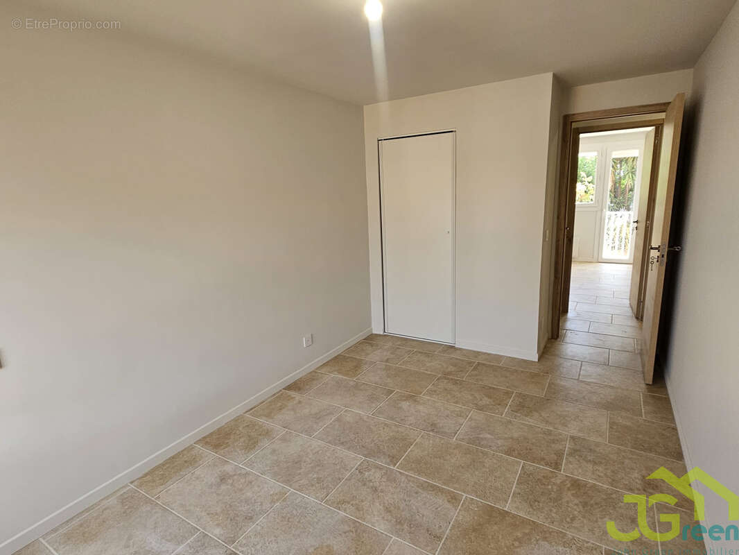 Appartement T4 entièrement rénové avec grande terrasse et parking privé - photo 7