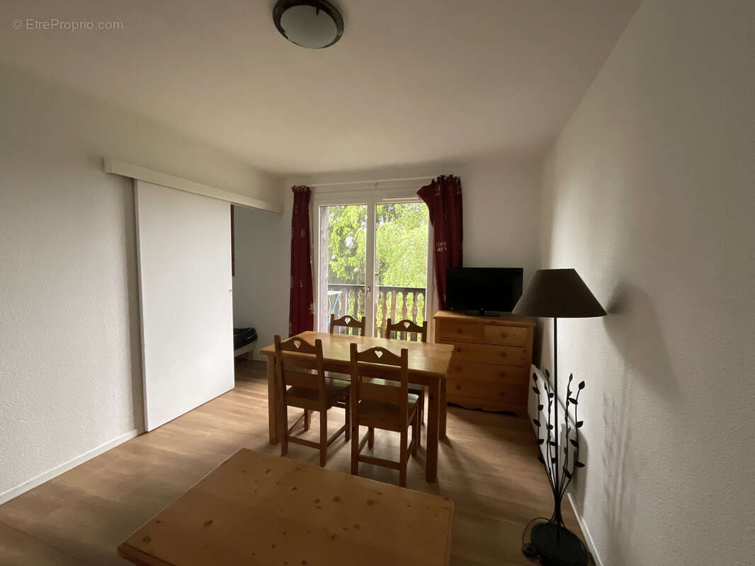 Appartement à COMPAINS