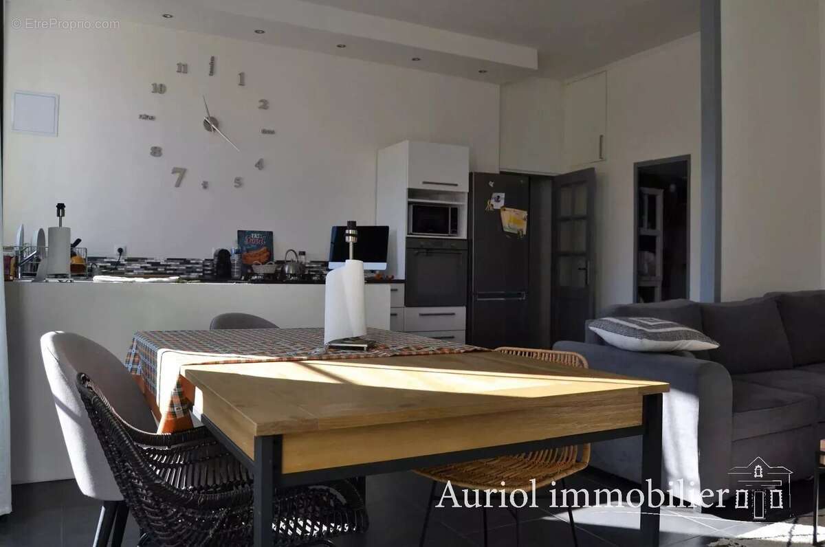 Appartement à ROQUEVAIRE