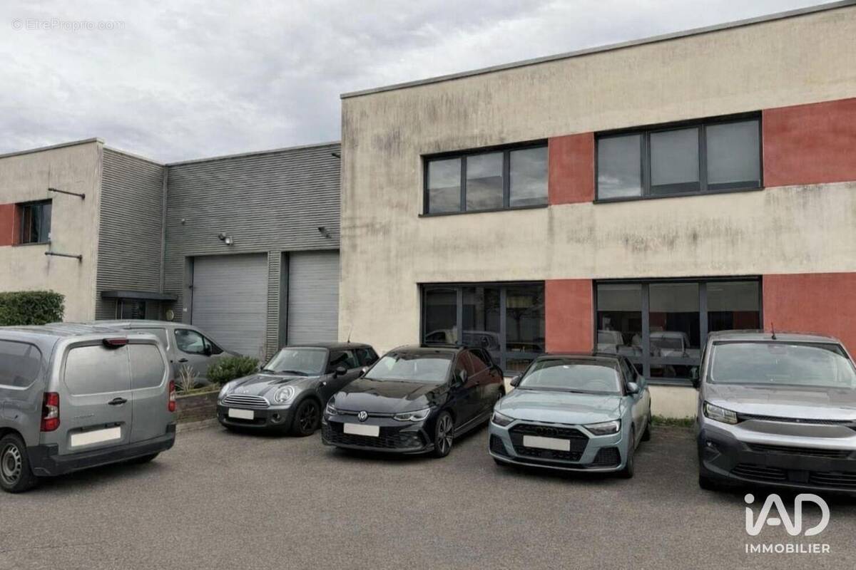 Photo 1 - Commerce à DECINES-CHARPIEU