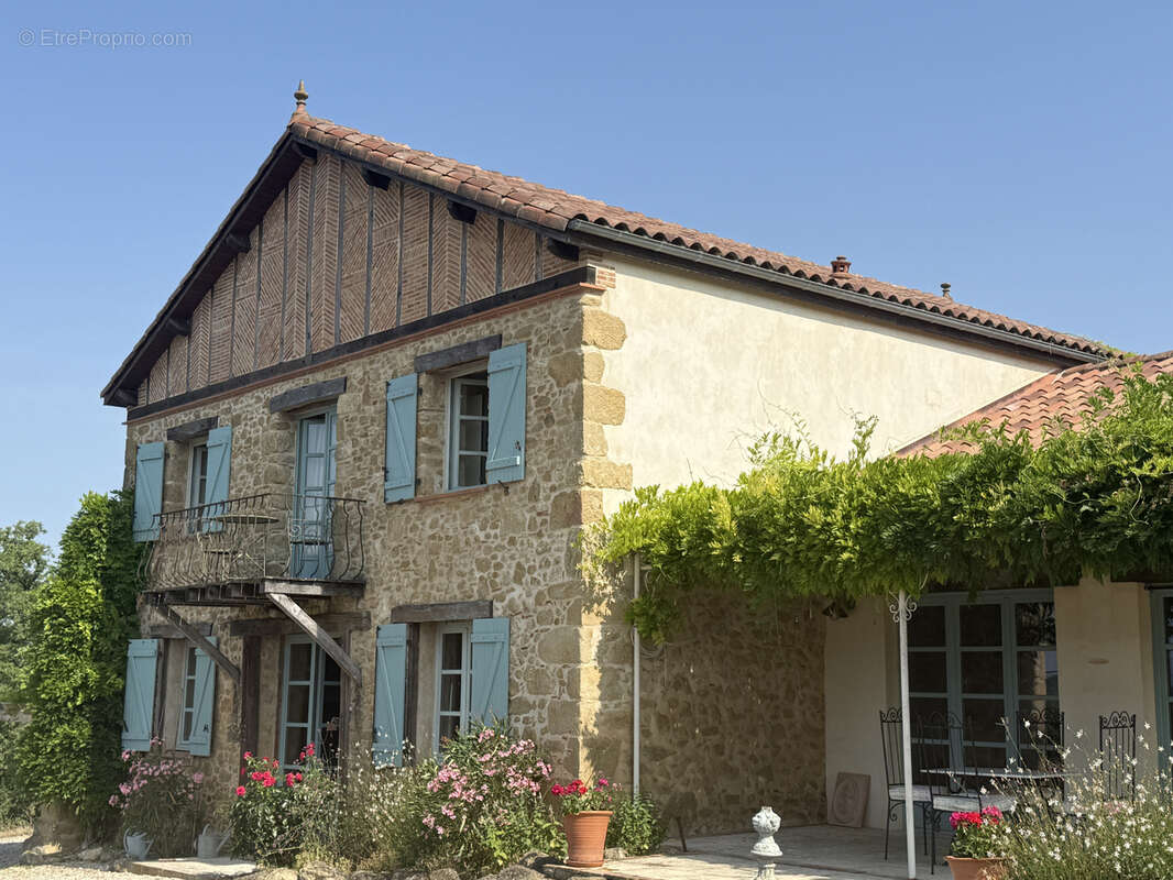 Maison Restaurée avec Goût, Gîte Indépendant, Piscine et Vue sur les Montagnes - photo 36